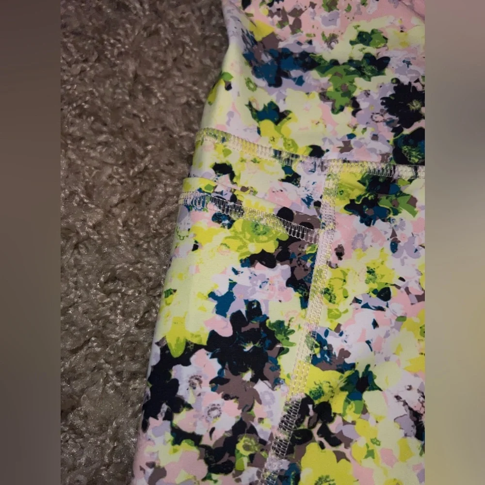 NWT!! Old Navy High-Waisted PowerSoft Side-Pocket Crop Leggings - Sz M - Picture 4 of 10